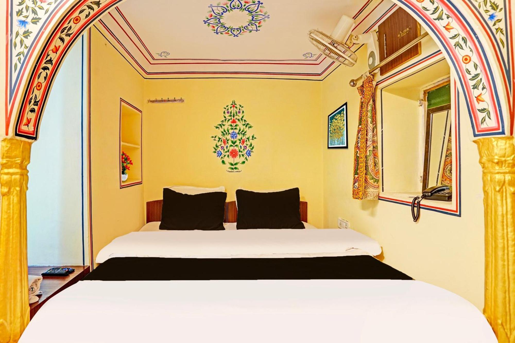 Super Collection O Ramganj Near Hawa Mahal Hotel Jaipur Buitenkant foto